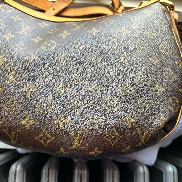Louis Vuitton monogram bag in Excellent condition with purchase LV lock and key. - Picture 9 of 17